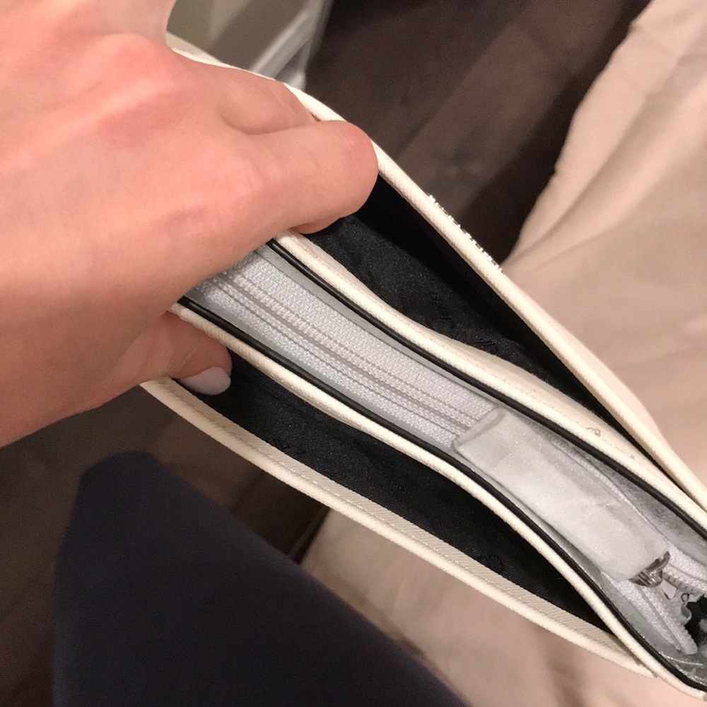 *SOLD* NWT Calvin Klein Medium Crossbody - Picture 6 of 7